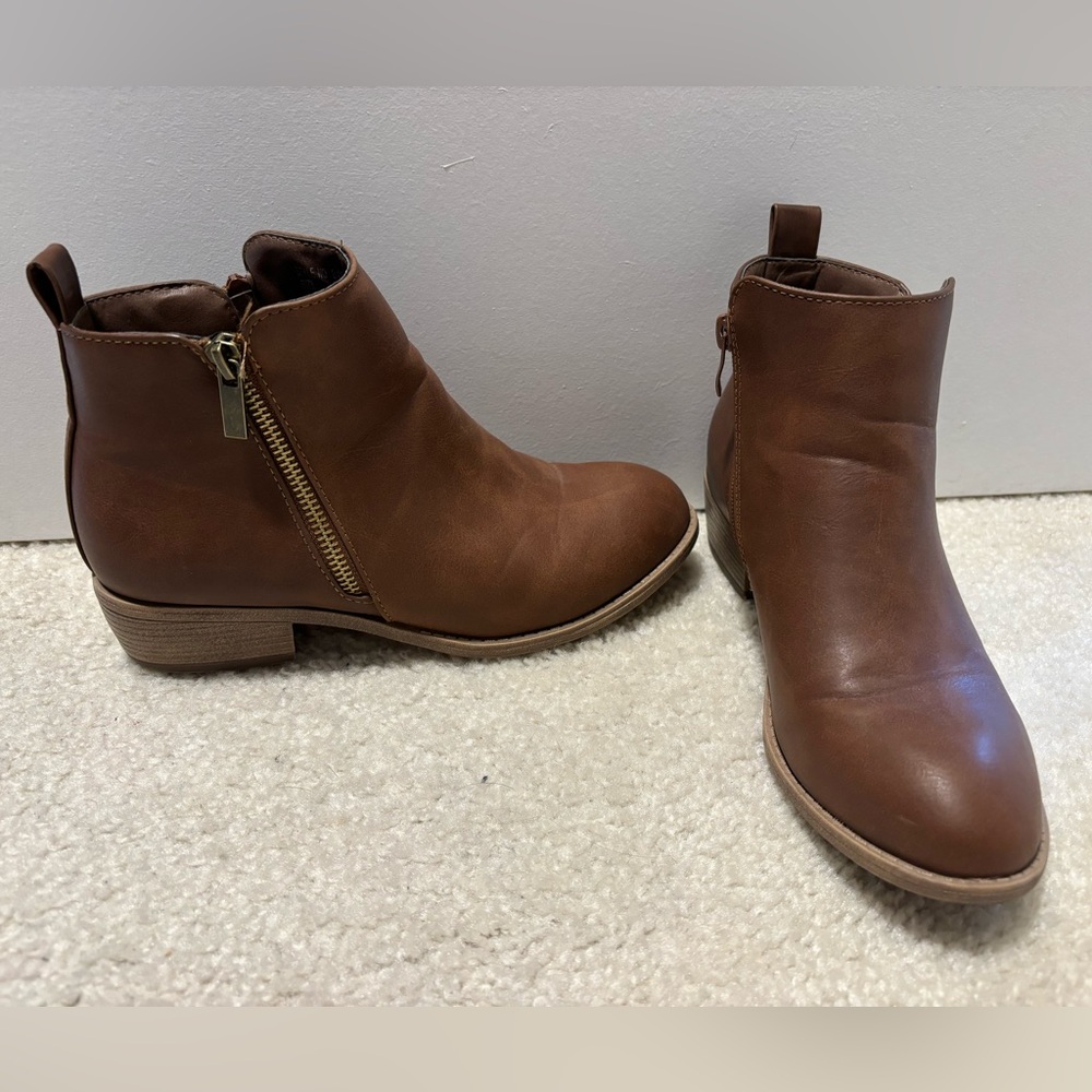Jeossy Women's Brown Ankle Boots - Thick, Low Heeled